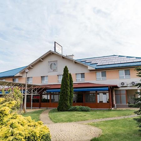 Panorama Hotel بيكيسكسابا المظهر الخارجي الصورة