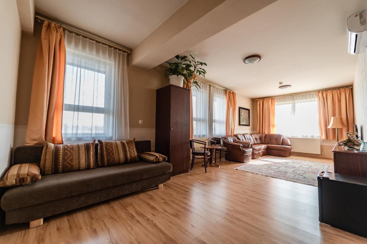 Panorama Hotel بيكيسكسابا المظهر الخارجي الصورة
